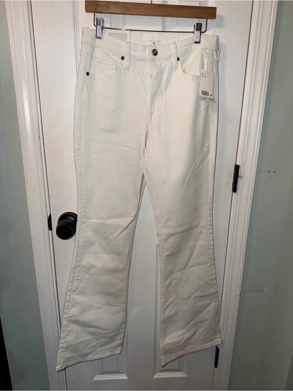 NWT H&M White Flare Jeans – Size 8